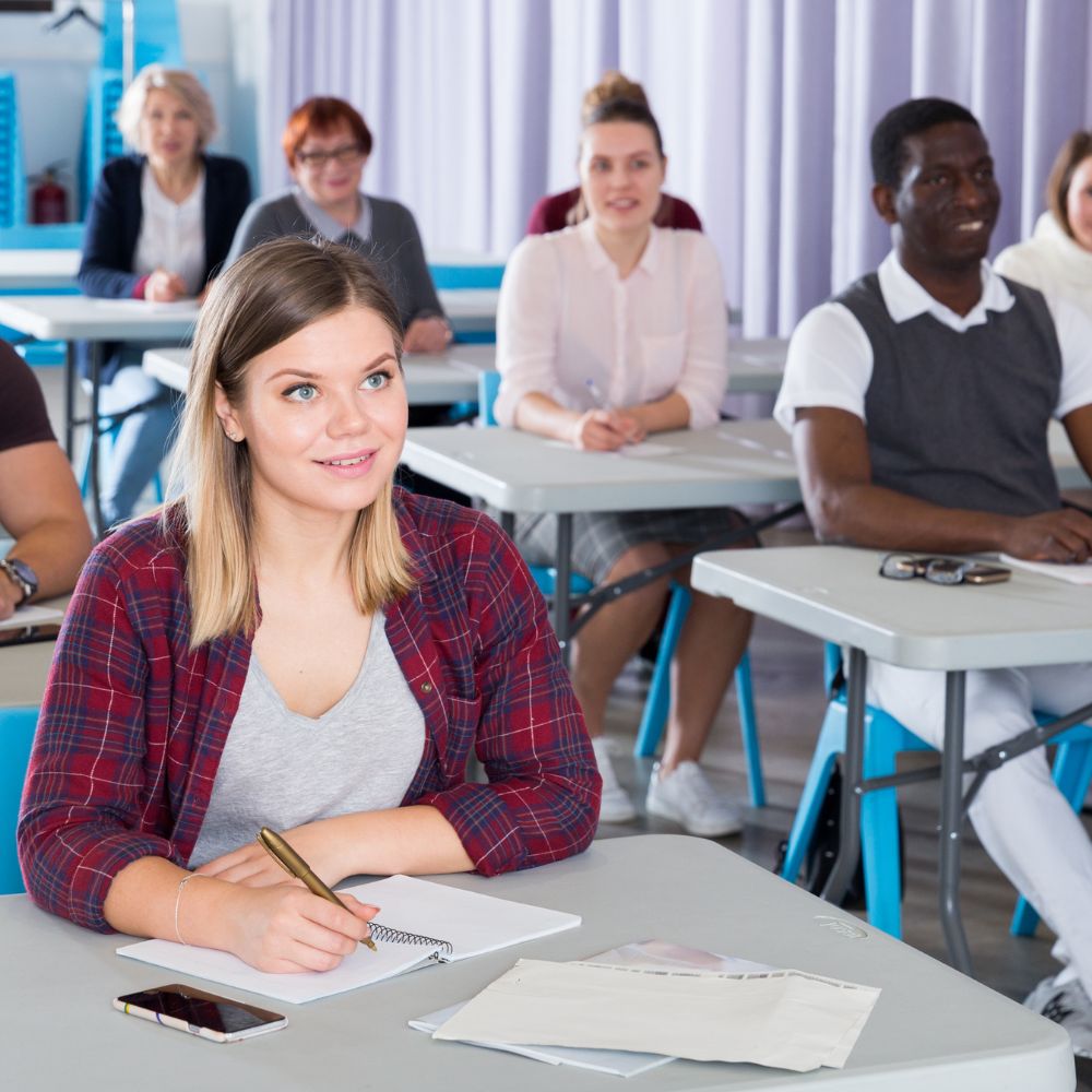 Grundkompetenzen in Deutsch Mathe und PC stärken